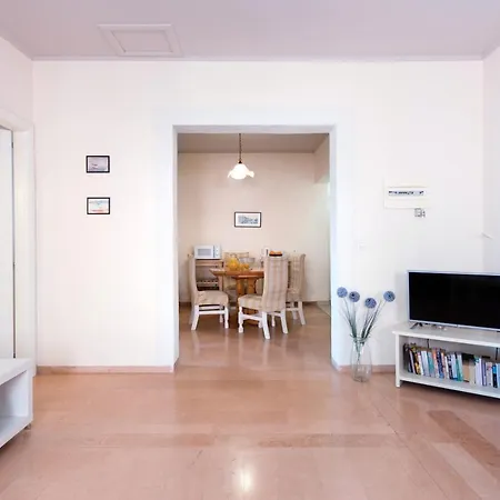 Irinis Appartement *